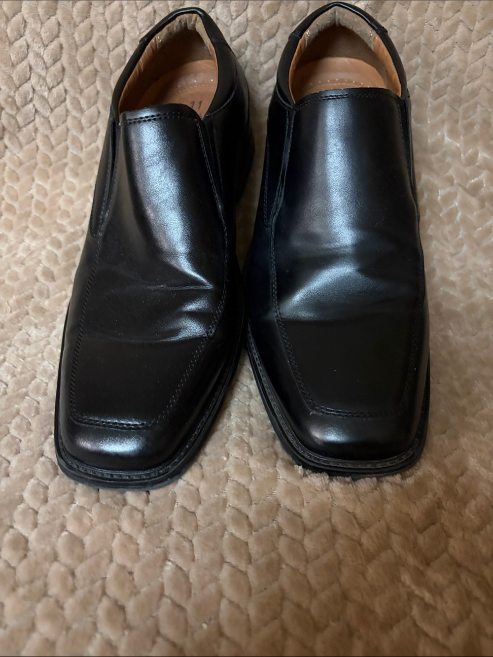 Mens black dress shoe slip on size 11